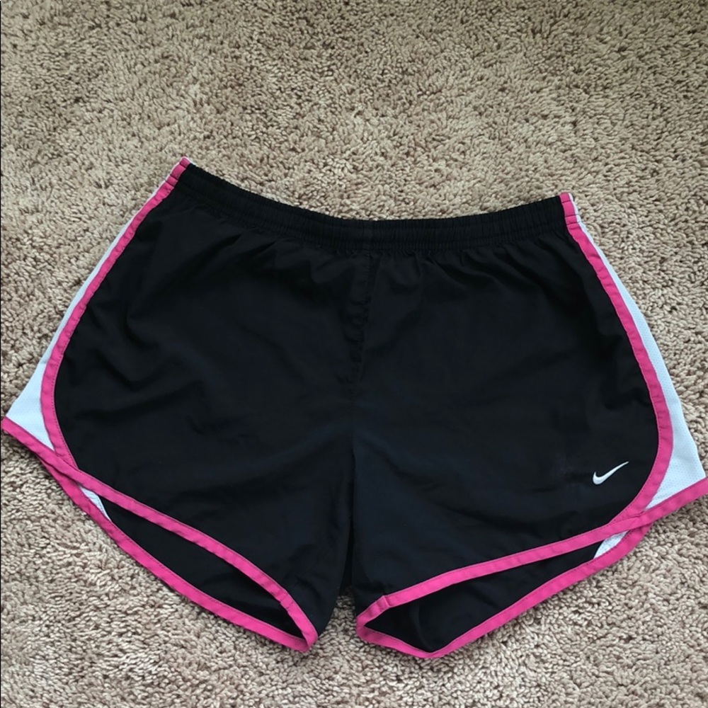 Nike Dri Fit size XL girls equals a 4 in women